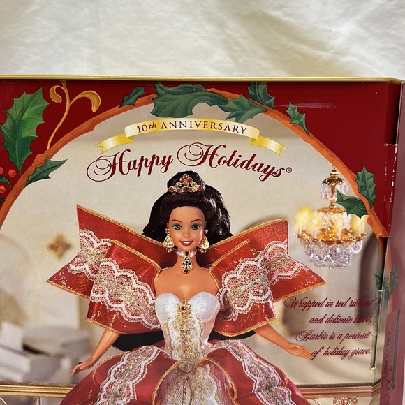 Happy Holidays Barbie - Picture 4 of 9